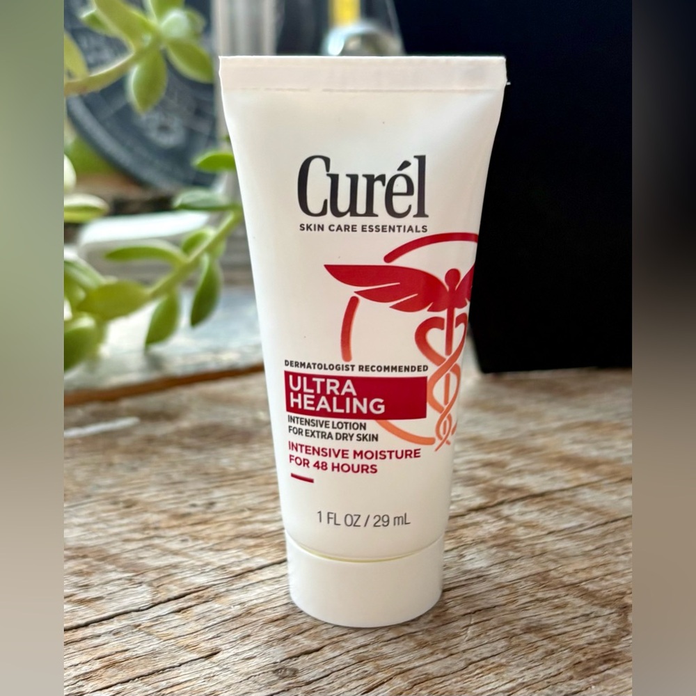 ☀️ 5/25 ☀️ Curél Ultra Healing Lotion 1 oz.